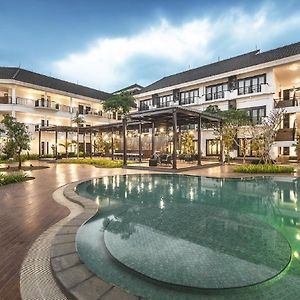 Lido Lake Resort By Mnc Hotel